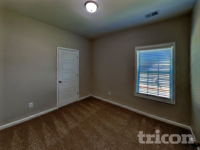 Building Photo - 733 W Coker Way