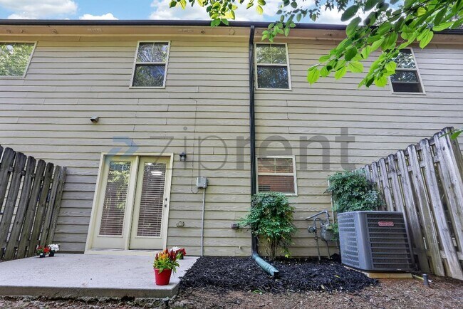 Building Photo - Unit 1