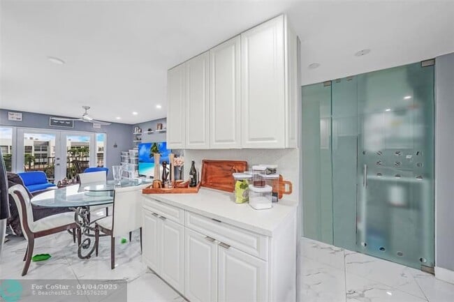 Building Photo - 6650 Royal Palm Blvd