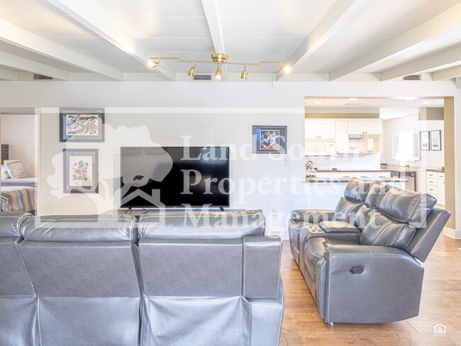 Building Photo - 327 Easton Dr