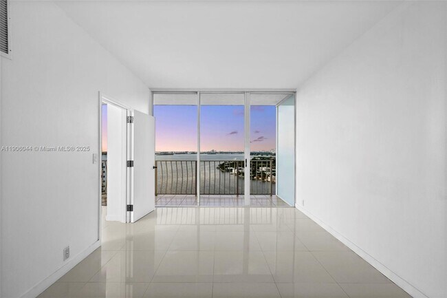 Building Photo - 7601 E Treasure Dr