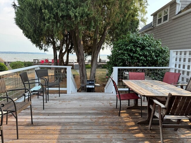 Building Photo - Beach House, Fully Furnished, Short Term January-March (includes all utilities and internet)