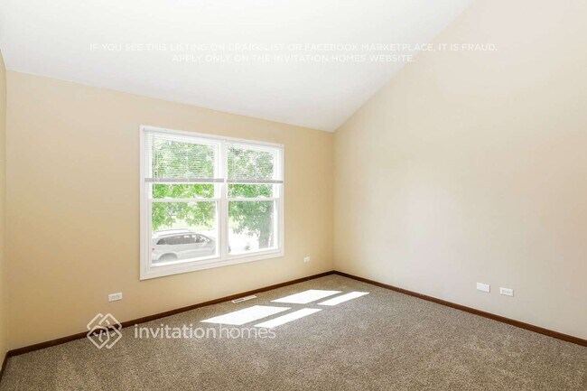 Building Photo - 833 N Elmwood Dr