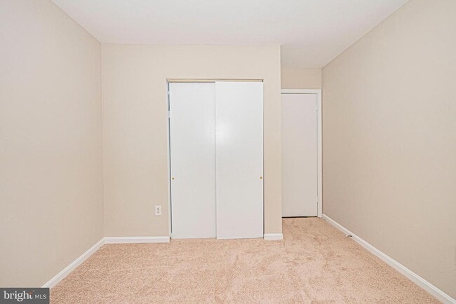 Building Photo - 29 Longmeadow Dr