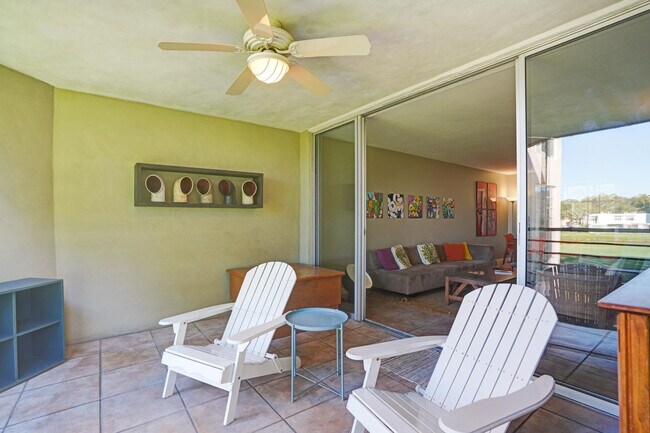 Building Photo - 1831 Sabal Palm Dr