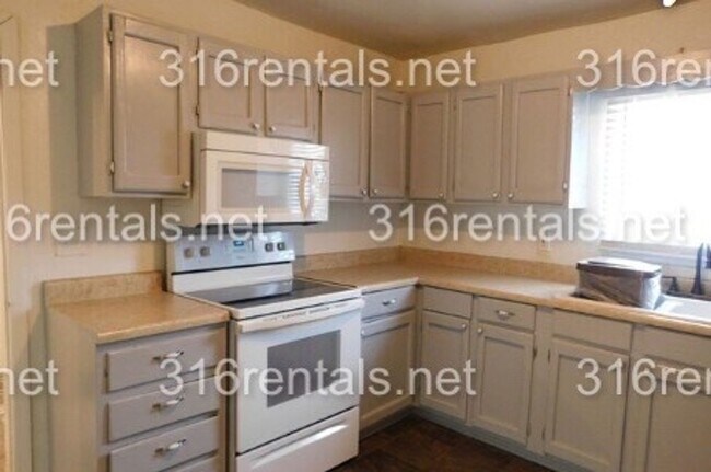 Building Photo - 621 Osage St