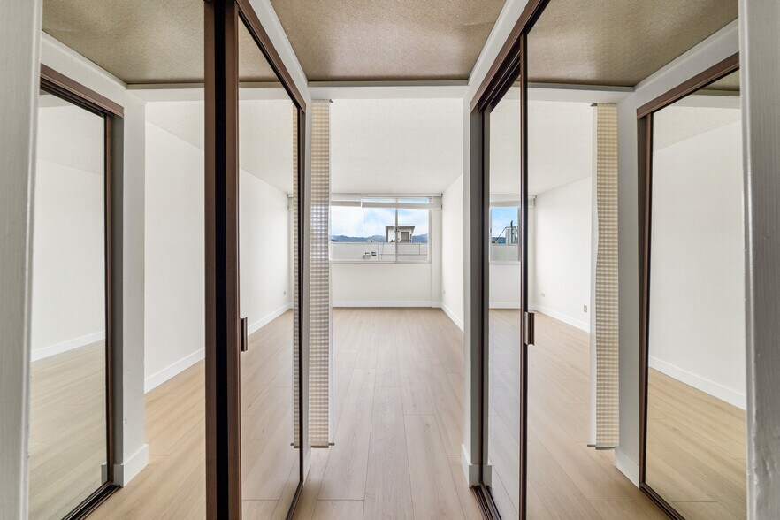 Building Photo - 421 S La Fayette Park Pl