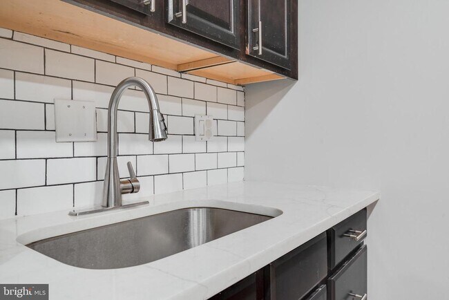 Building Photo - 1255 Raum St NE