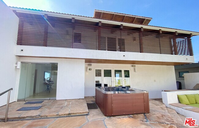 Building Photo - 27112 Malibu Cove Colony Dr