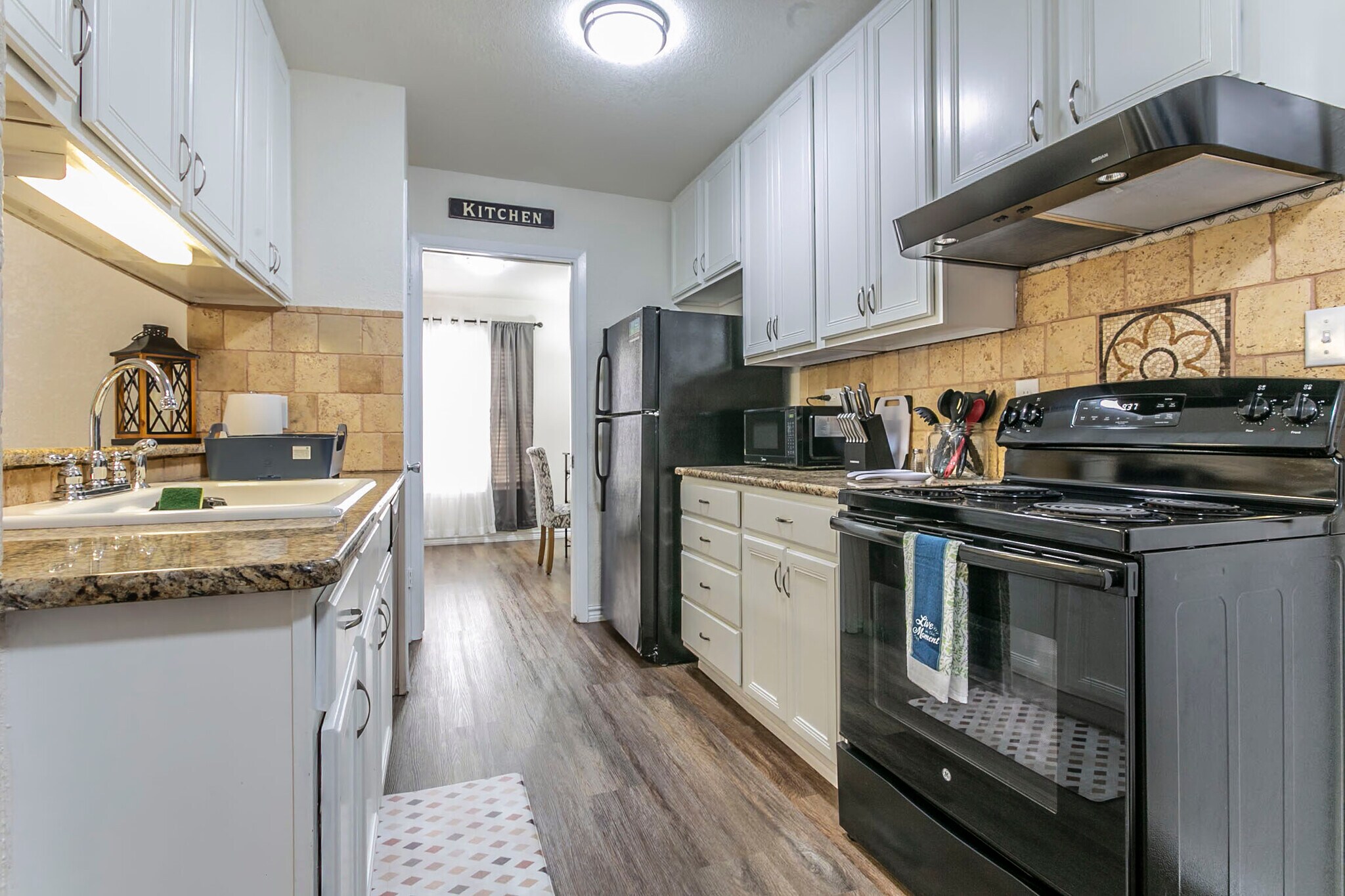 Building Photo - 4103 Willow Green Drive