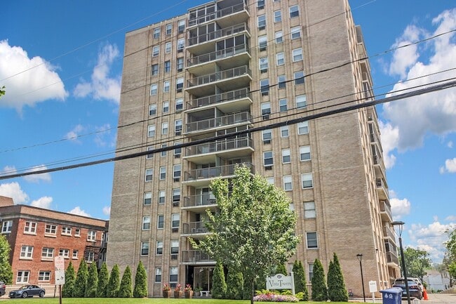 Building Photo - 65 Glenbrook Rd