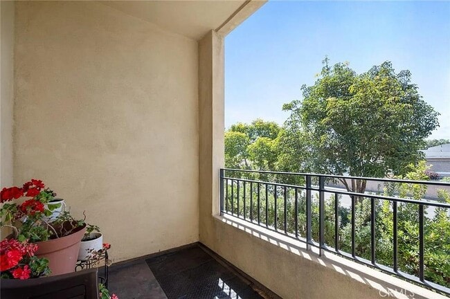 Building Photo - 2742 Cabrillo Ave