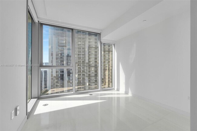Building Photo - 300 Biscayne Blvd Way