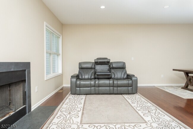Building Photo - 24 DeCroce Ct