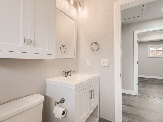 Building Photo - Hale neighborhood duplex with a large pati...