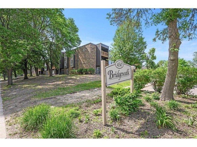 Building Photo - 450 Ford Rd