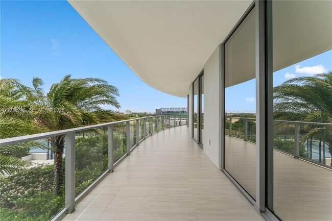 Building Photo - 2411 Laguna Cir