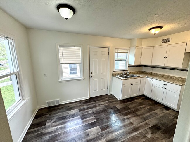 Building Photo - 4022 N 42nd St