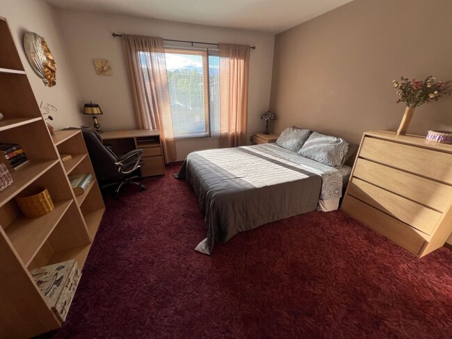 Building Photo - Fully Furnished 2 Bedroom Condo w/ All Uti...