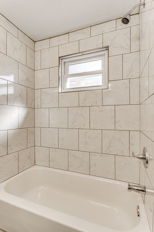 Building Photo - 2 bedroom home in Garfield for Rent!