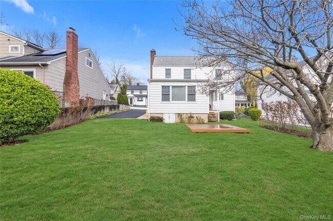 Building Photo - 19 Anstice St