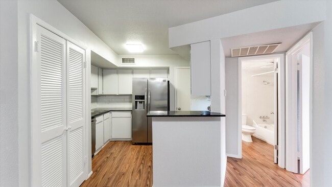 Building Photo - 10811 Richmond Ave