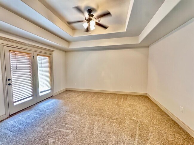 Building Photo - 2433 Santa Monica St