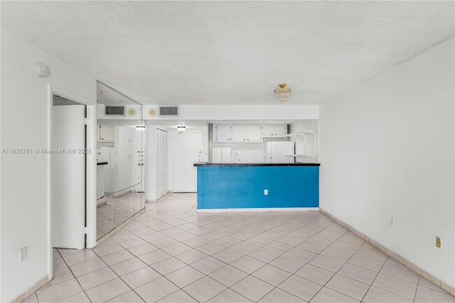 Building Photo - 345 Ocean Dr