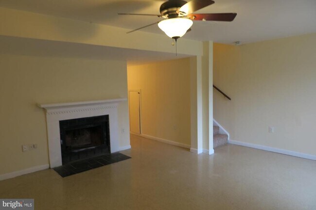 Building Photo - 3514 Cranmer Mews