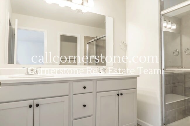 Building Photo - 1092 Petra Hts