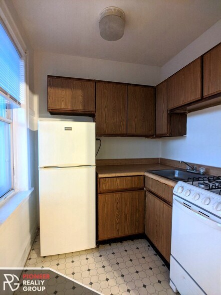 Building Photo - 705 W Belmont Ave