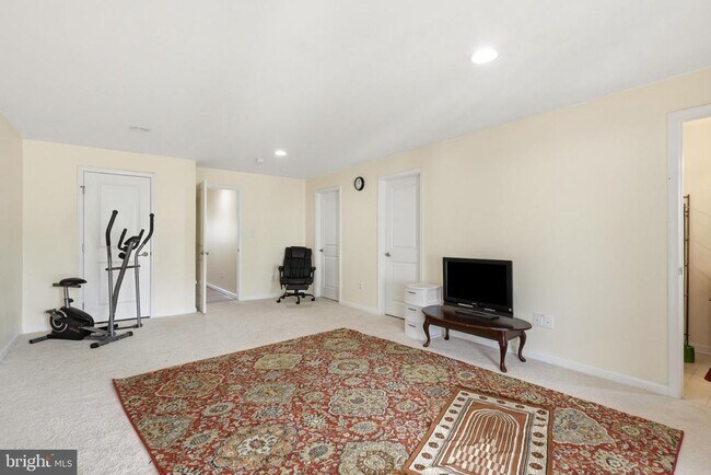 Building Photo - 10739 Hinton Wy