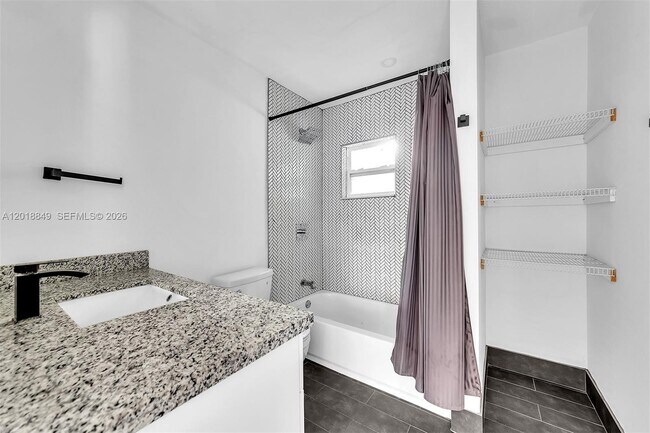Building Photo - 1550 SW 23rd Ct