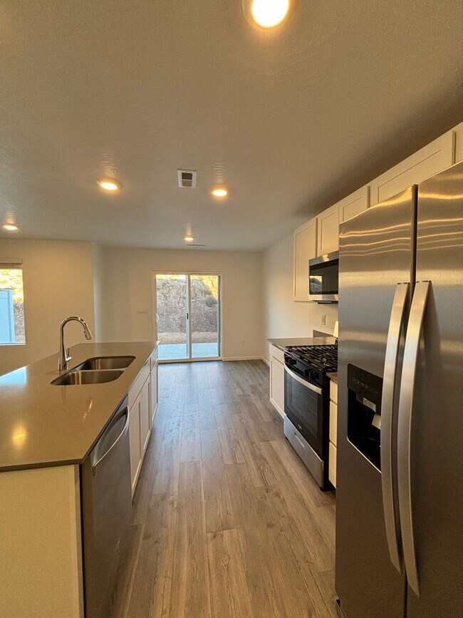 Building Photo - DR. HORTON Townhome in Long Valley!!