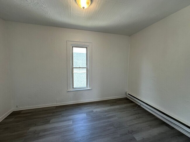 Building Photo - 1065 Caulfield Ave SW