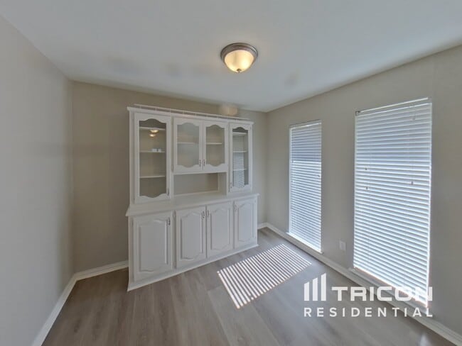 Building Photo - 10144 Desert Willow Dr