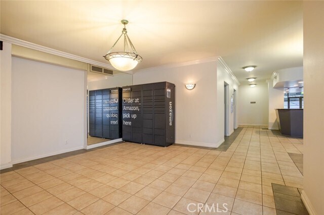 Building Photo - 321 S San Vicente Blvd