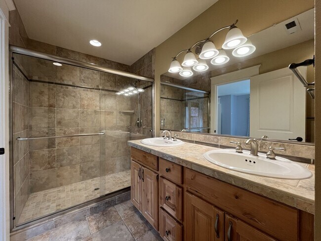 Building Photo - Luxury 5 Bedroom Home with Soaking Tub, Chef’s Kitchen & Expansive Primary Suite