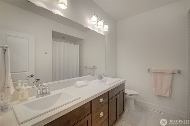 Building Photo - 5Bd/4.5Ba Sammamish House
