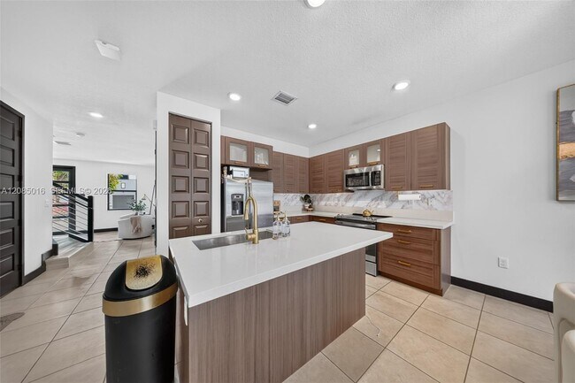 Building Photo - 15490 NW 91st Ct