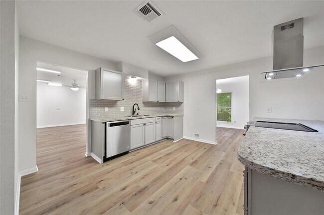 Building Photo - 34514 Michelle Dr
