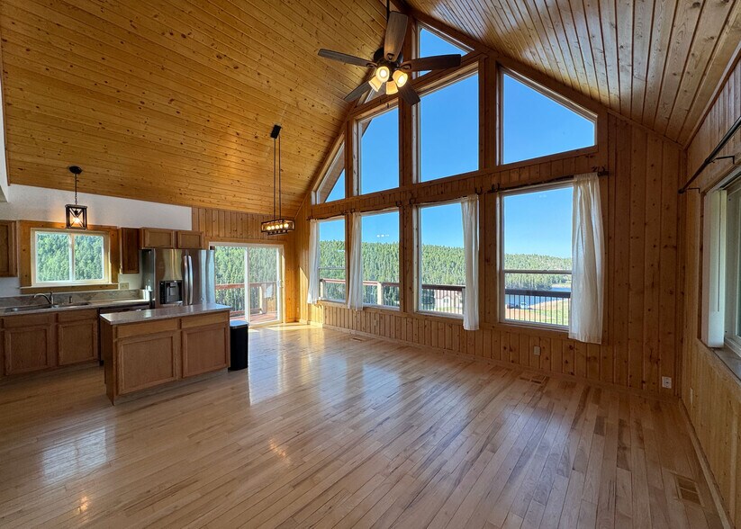 Building Photo - 61 Muskrat Lake Vw