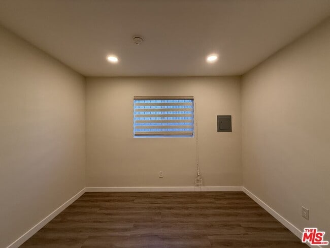 Building Photo - 4832 W 17th St