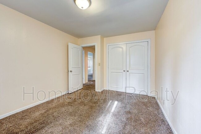 Building Photo - 2200 N St Luke Ave