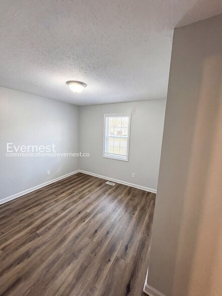 Building Photo - 711 W Creek Cir