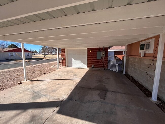 Building Photo - Fully furnished property with several lease options! Can be leased unfurnished.