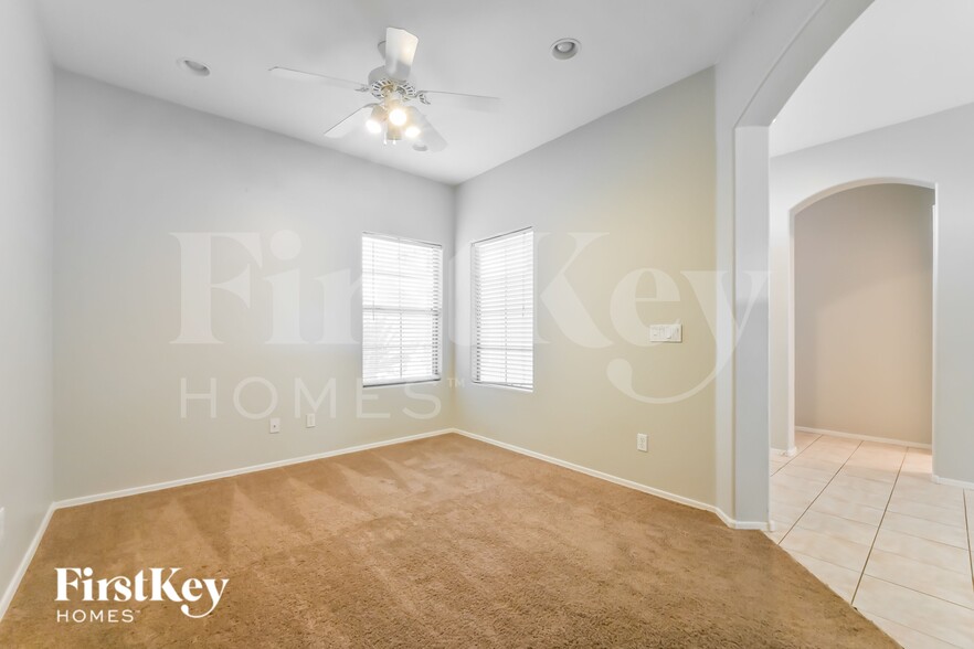 Building Photo - 3032 E Pinto Valley Rd