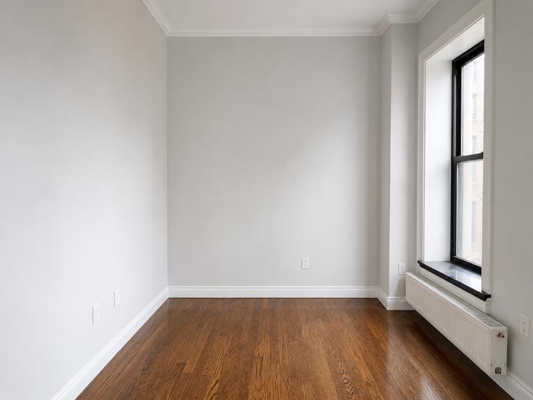 Building Photo - 202 E 13th St