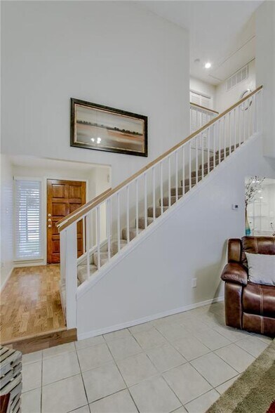 Foyer and stairs - 631 Cimarron Trl