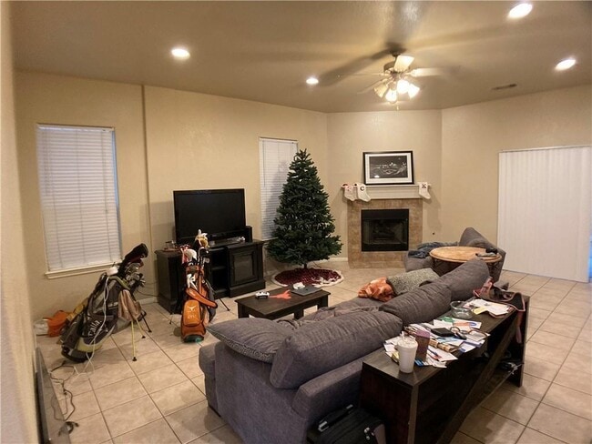 Building Photo - 5501 Duval St